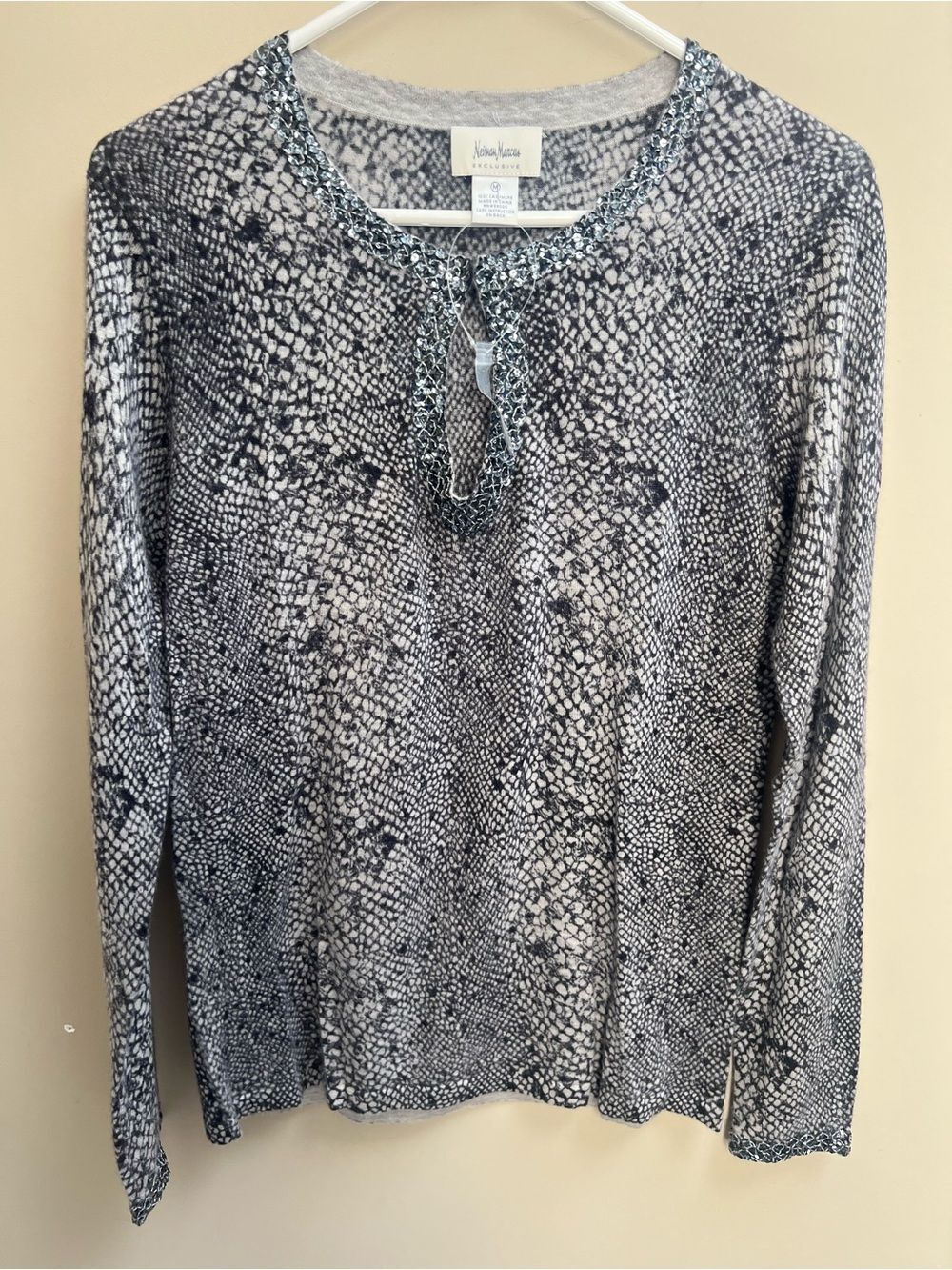 Cashmere sweater Snake-Print Long Sleeve Top with sequin accents Sz M